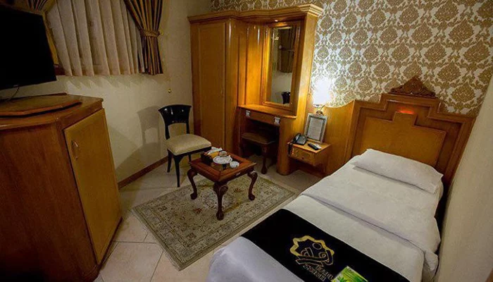 سفربازی - اتاق یکنفره هتل زهره اصفهان